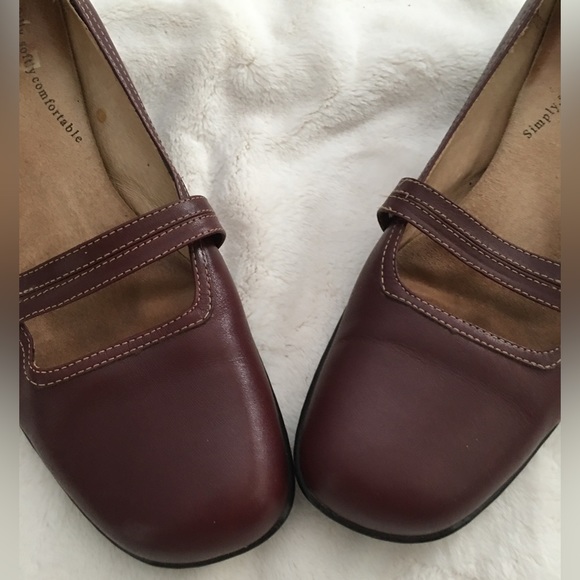 Softspots Leather Mary Jane Dress Shoe, Size 9.5 - Picture 3 of 14